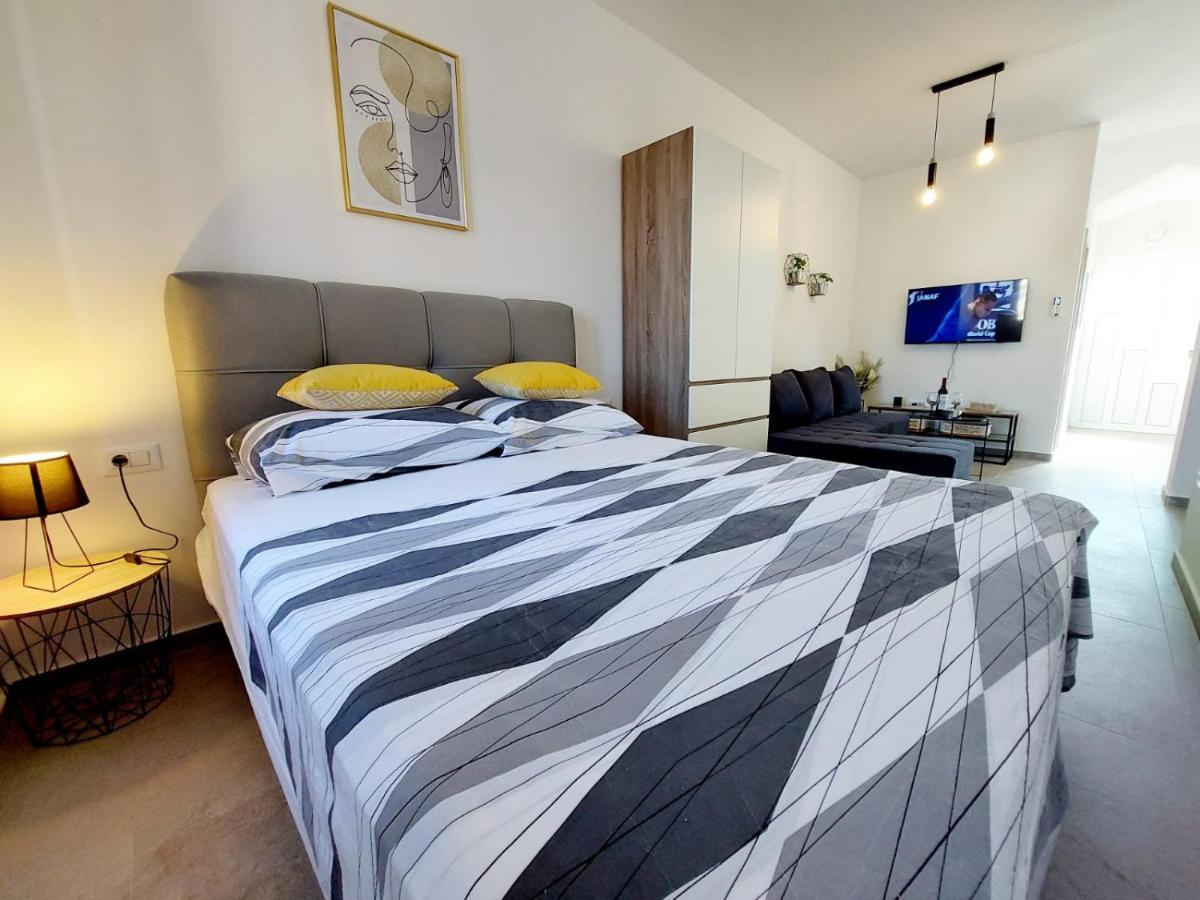 Apartments Lavanda - Free Parking And Grill Jezera Zewnętrze zdjęcie