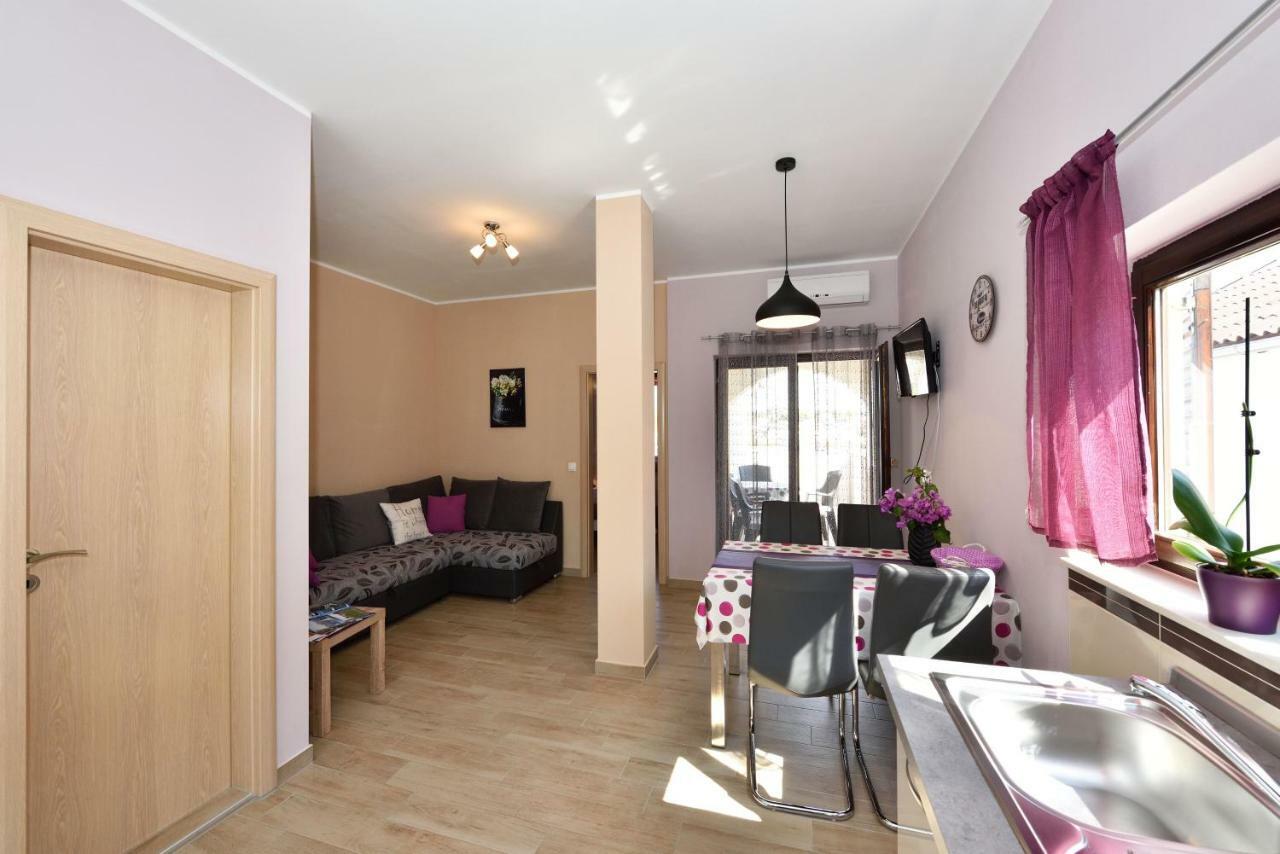 Apartments Lavanda - Free Parking And Grill Jezera Zewnętrze zdjęcie